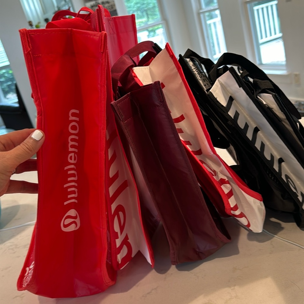❤️Set of 8 Lululemon Authentic Reusable shopping bags 🛍️ Straight from boutique